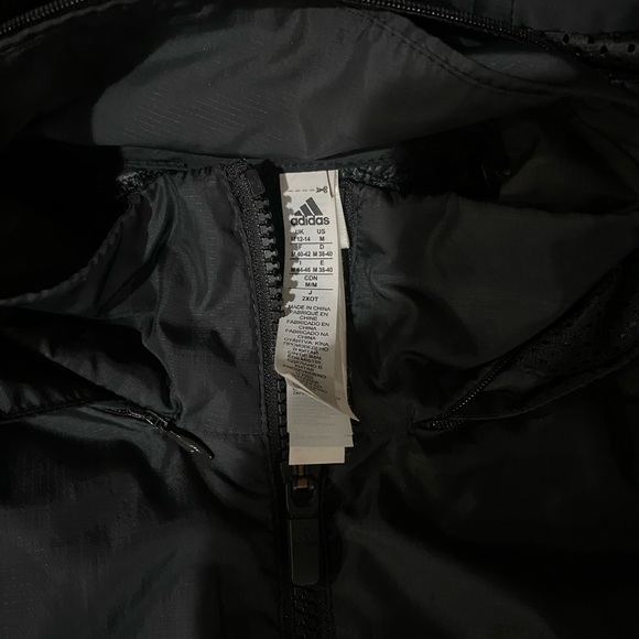 Women’s size medium windbreaker!! - Picture 4 of 4